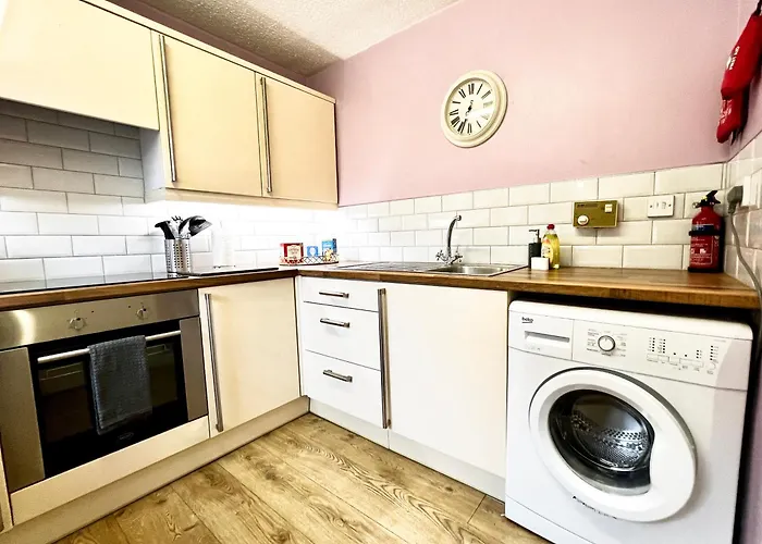 Ground Floor Flat With Free Parking & Wifi
